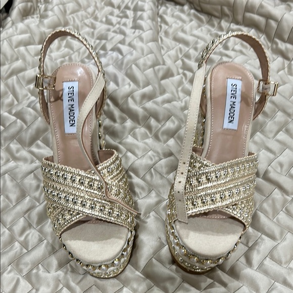 Elegant Cream Wedge Sandals - Picture 2 of 15